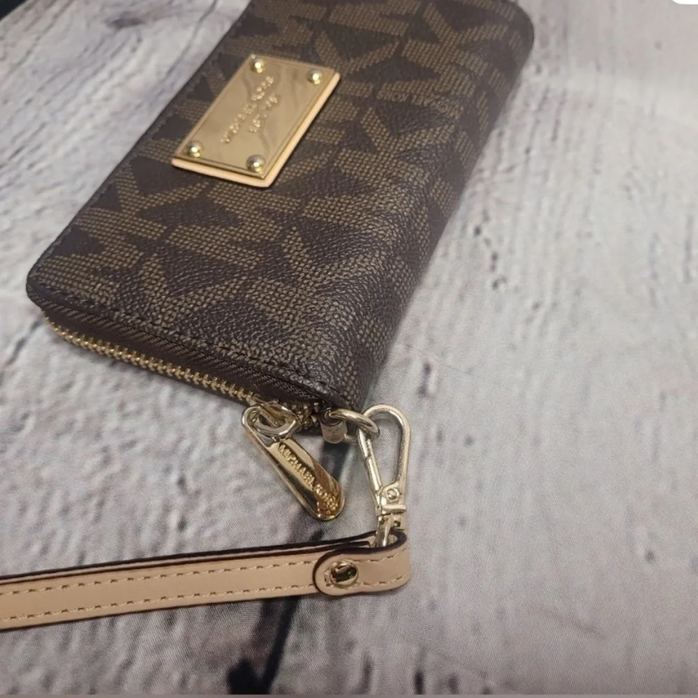 Michael Kors Jet Set Monogram Brown Wristlet